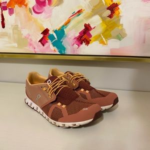 on Women’s Cloud 5 Running Shoes in Red/Rust size 10.5